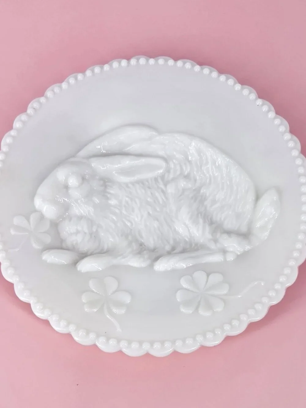 Antique 1902, EAPG by Gillinder & Sons Milk Glass Hare/Rabbit Shamrock 3D Plate - Picture 7 of 8